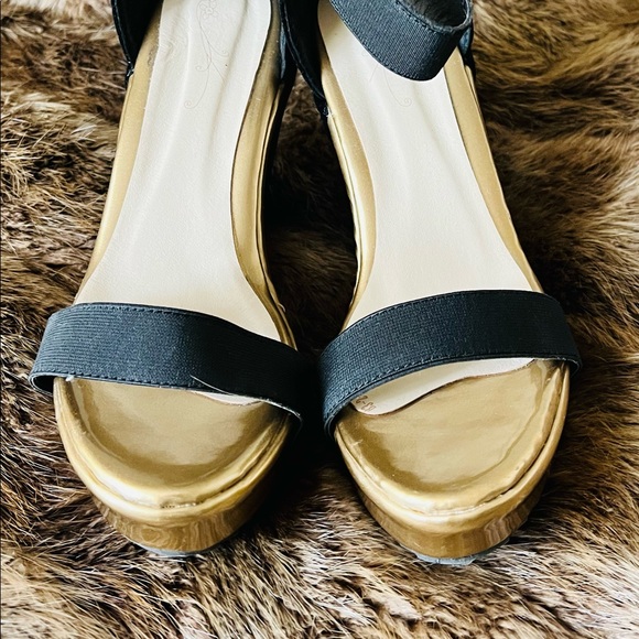 Black and gold wedges size 9 1/2! - Picture 2 of 5
